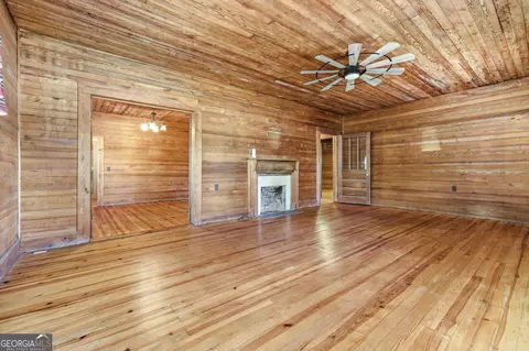 Living - 3213 Highway 326, Commerce, GA 30530 photo 5 of 6