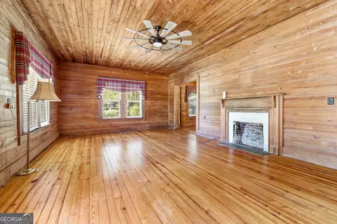 Living - 3213 Highway 326, Commerce, GA 30530 photo 4 of 6