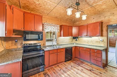 Kitchen - 3213 Highway 326, Commerce, GA 30530 photo 1 of 2