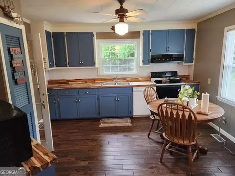 Kitchen - 352 S Dugger Ave, Roberta, GA 31078 photo 3 of 7