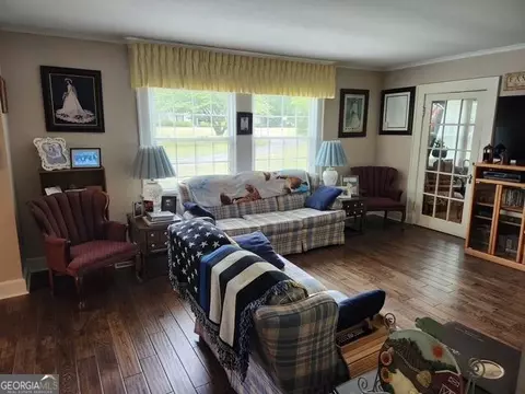 Living - 352 S Dugger Ave, Roberta, GA 31078 photo 4 of 5