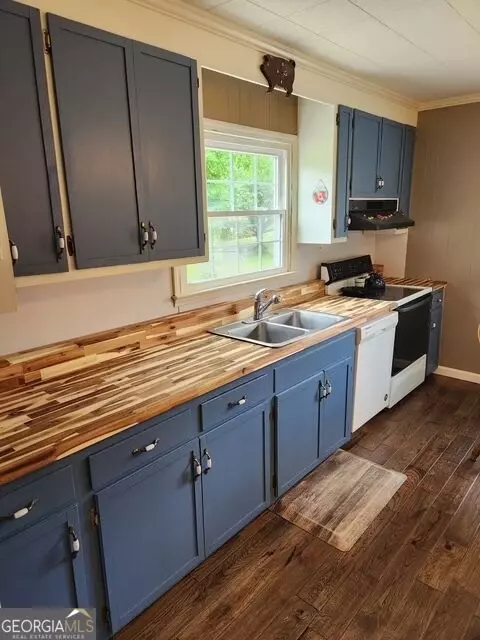Kitchen - 352 S Dugger Ave, Roberta, GA 31078 photo 4 of 7