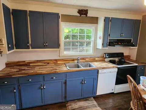 Kitchen - 352 S Dugger Ave, Roberta, GA 31078 photo 2 of 7