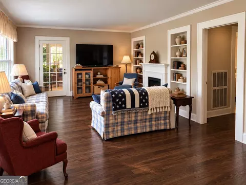 Living - 352 S Dugger Ave, Roberta, GA 31078 photo 5 of 5