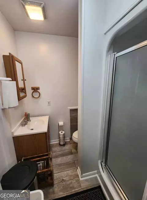 Bath - 352 S Dugger Ave, Roberta, GA 31078 photo 1 of 5