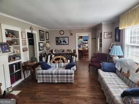 Living - 352 S Dugger Ave, Roberta, GA 31078 photo 2 of 5