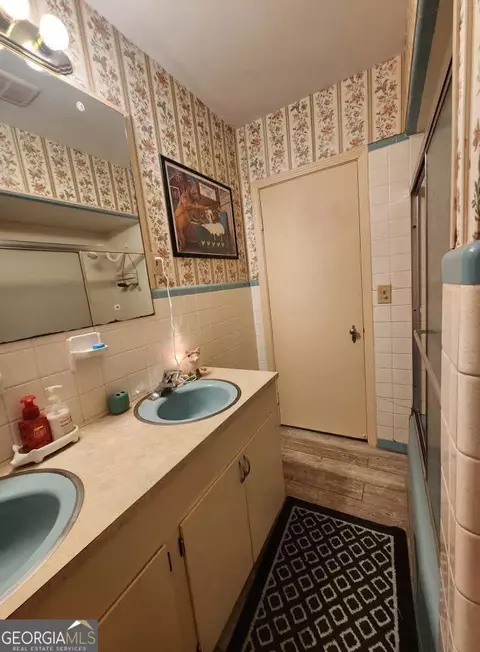 Bath - 352 S Dugger Ave, Roberta, GA 31078 photo 5 of 5