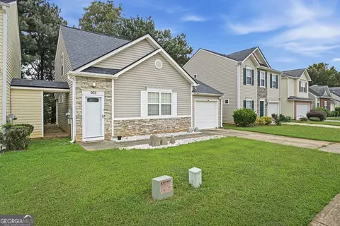 Exterior - 935 Lakeside Cir, Covington, GA 30016 photo 2 of 8