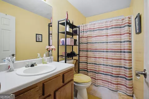 Bath - 935 Lakeside Cir, Covington, GA 30016 photo 2 of 2