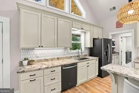 Kitchen - 1608 Thompson Ln, Jasper, GA 30143 photo 3 of 6