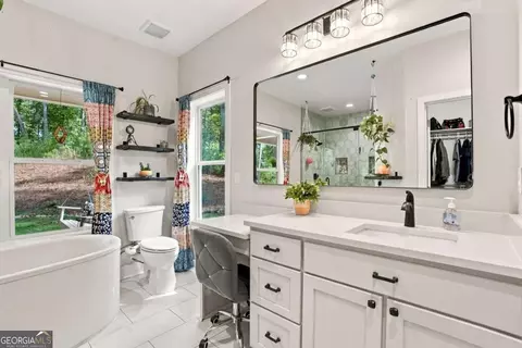 Bath - 1608 Thompson Ln, Jasper, GA 30143 photo 4 of 8