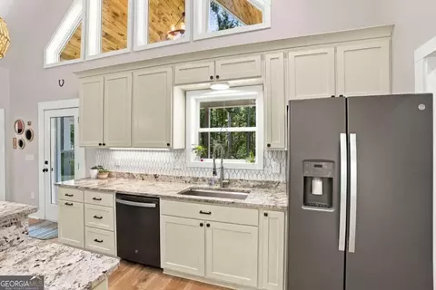 Kitchen - 1608 Thompson Ln, Jasper, GA 30143 photo 2 of 6