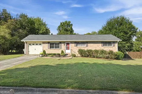 950 Meadowbrook Ln NW, Conyers, GA 30012