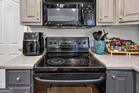 Kitchen - 223 Stonebrook Dr, Demorest, GA 30535 photo 6 of 6