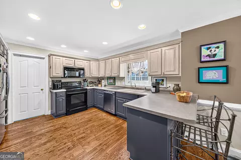 Kitchen - 223 Stonebrook Dr, Demorest, GA 30535 photo 4 of 6