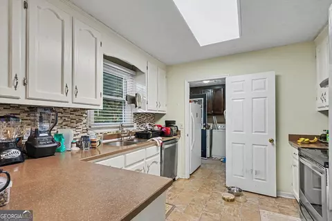 Entry Way - 1204 Ridgecrest Dr, Winder, GA 30680 photo 1 of 1