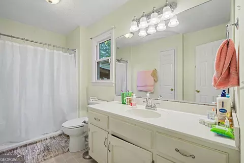 Bath - 1204 Ridgecrest Dr, Winder, GA 30680 photo 1 of 4