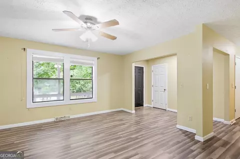 Living - 404 Stancil Dr, Toccoa, GA 30577 photo 3 of 4