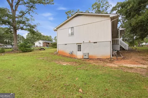 Exterior - 404 Stancil Dr, Toccoa, GA 30577 photo 5 of 11