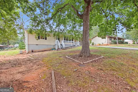 Exterior - 404 Stancil Dr, Toccoa, GA 30577 photo 6 of 11
