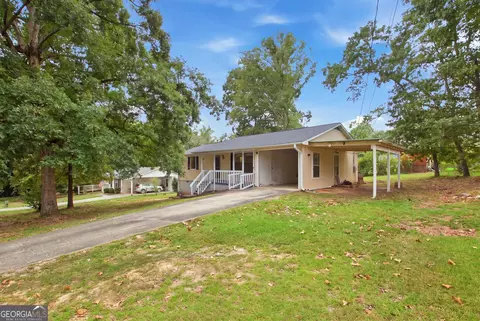 Exterior - 404 Stancil Dr, Toccoa, GA 30577 photo 9 of 11