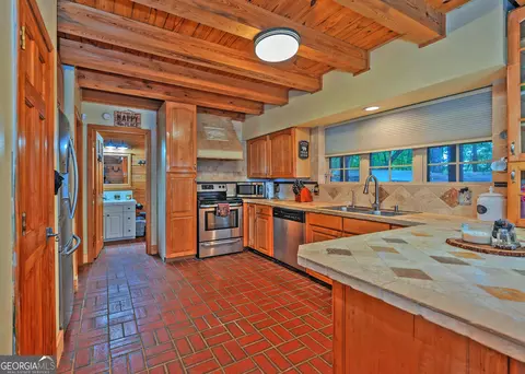 Kitchen - 315 Skyview Cir, Clarkesville, GA 30523 photo 2 of 3