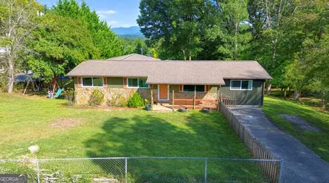516 Hillcrest Dr, Mccaysville, GA 30555