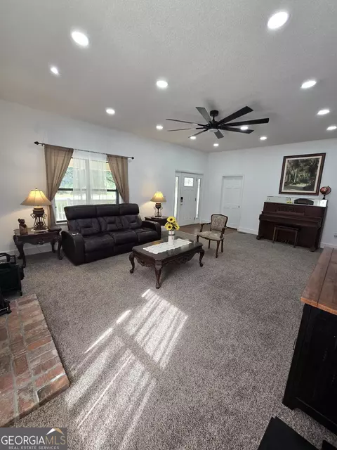 Living - 1277 Bob Hammond Rd, Dublin, GA 31021 photo 1 of 1