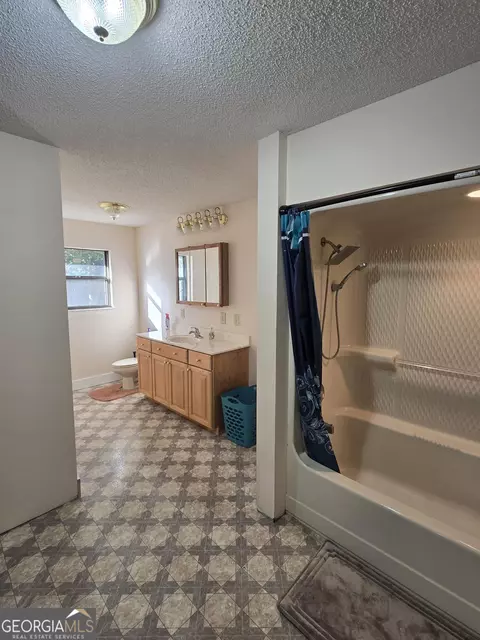 Bath - 1277 Bob Hammond Rd, Dublin, GA 31021 photo 1 of 4