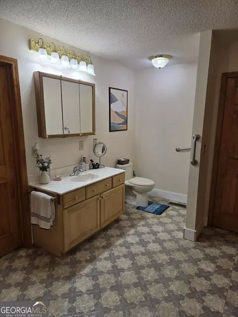 Bath - 1277 Bob Hammond Rd, Dublin, GA 31021 photo 3 of 4