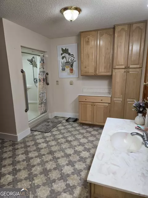 Bath - 1277 Bob Hammond Rd, Dublin, GA 31021 photo 2 of 4