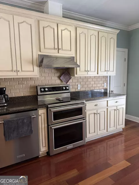 Kitchen - 231 Broad Meadows Rd, Dublin, GA 31021 photo 2 of 3