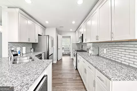 Kitchen - 45 Ridge Pointe Dr, Covington, GA 30016 photo 5 of 6