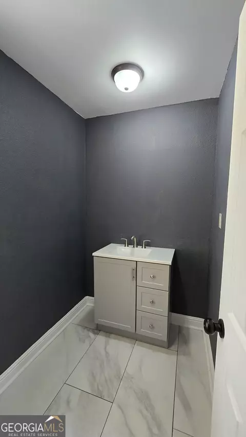 Bath - 109 Meadowcliff Cir, Warner Robins, GA 31093 photo 2 of 4