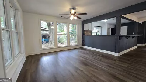 Living - 109 Meadowcliff Cir, Warner Robins, GA 31093 photo 7 of 7