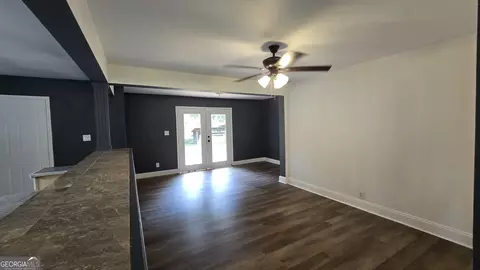 Living - 109 Meadowcliff Cir, Warner Robins, GA 31093 photo 4 of 7