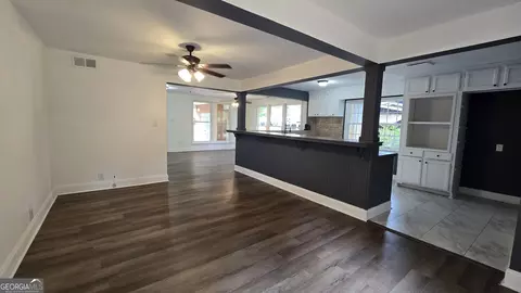 Living - 109 Meadowcliff Cir, Warner Robins, GA 31093 photo 2 of 7