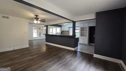 Living - 109 Meadowcliff Cir, Warner Robins, GA 31093 photo 3 of 7