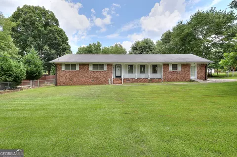 2221 Pinehurst Rd, Snellville, GA 30078
