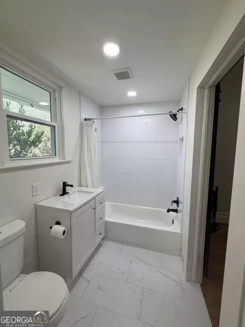 Bath - 27 Carmichael St, Mcdonough, GA 30253 photo 2 of 2