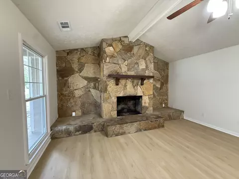 Living - 201 Merrill Dr, Lagrange, GA 30241 photo 2 of 5