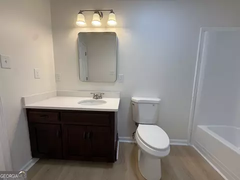 Bath - 201 Merrill Dr, Lagrange, GA 30241 photo 2 of 3