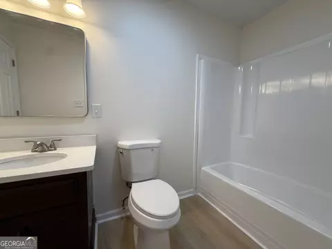 Bath - 201 Merrill Dr, Lagrange, GA 30241 photo 3 of 3