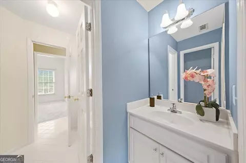 Bath - 7630 Stratton Pte, Suwanee, GA 30024 photo 2 of 2