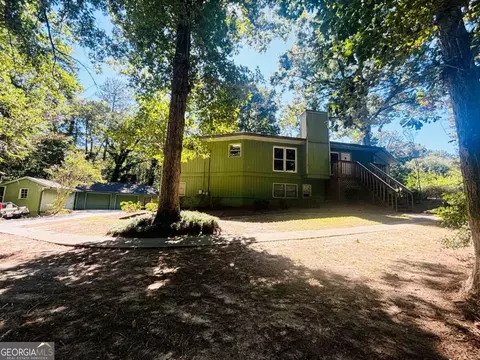 4715 Barnes Ct, Loganville, GA 30052