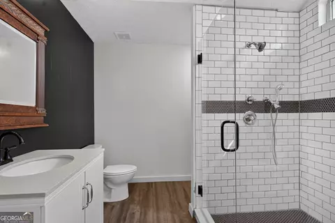 Bath - 412 Lexington Park Dr, Lagrange, GA 30241 photo 2 of 5