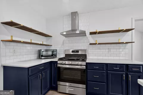 Kitchen - 412 Lexington Park Dr, Lagrange, GA 30241 photo 3 of 4