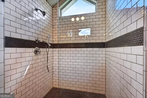 Bath - 412 Lexington Park Dr, Lagrange, GA 30241 photo 3 of 5