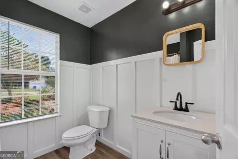Bath - 412 Lexington Park Dr, Lagrange, GA 30241 photo 4 of 5