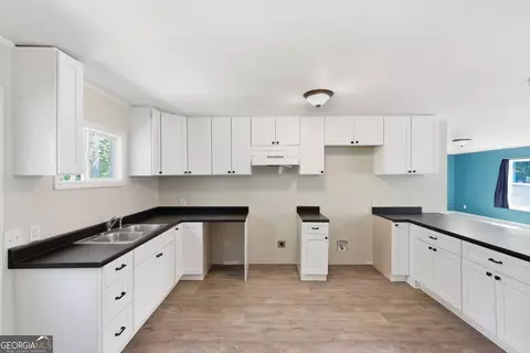Kitchen - 2421 E Silver Shoals Rd, Toccoa, GA 30577 photo 1 of 3